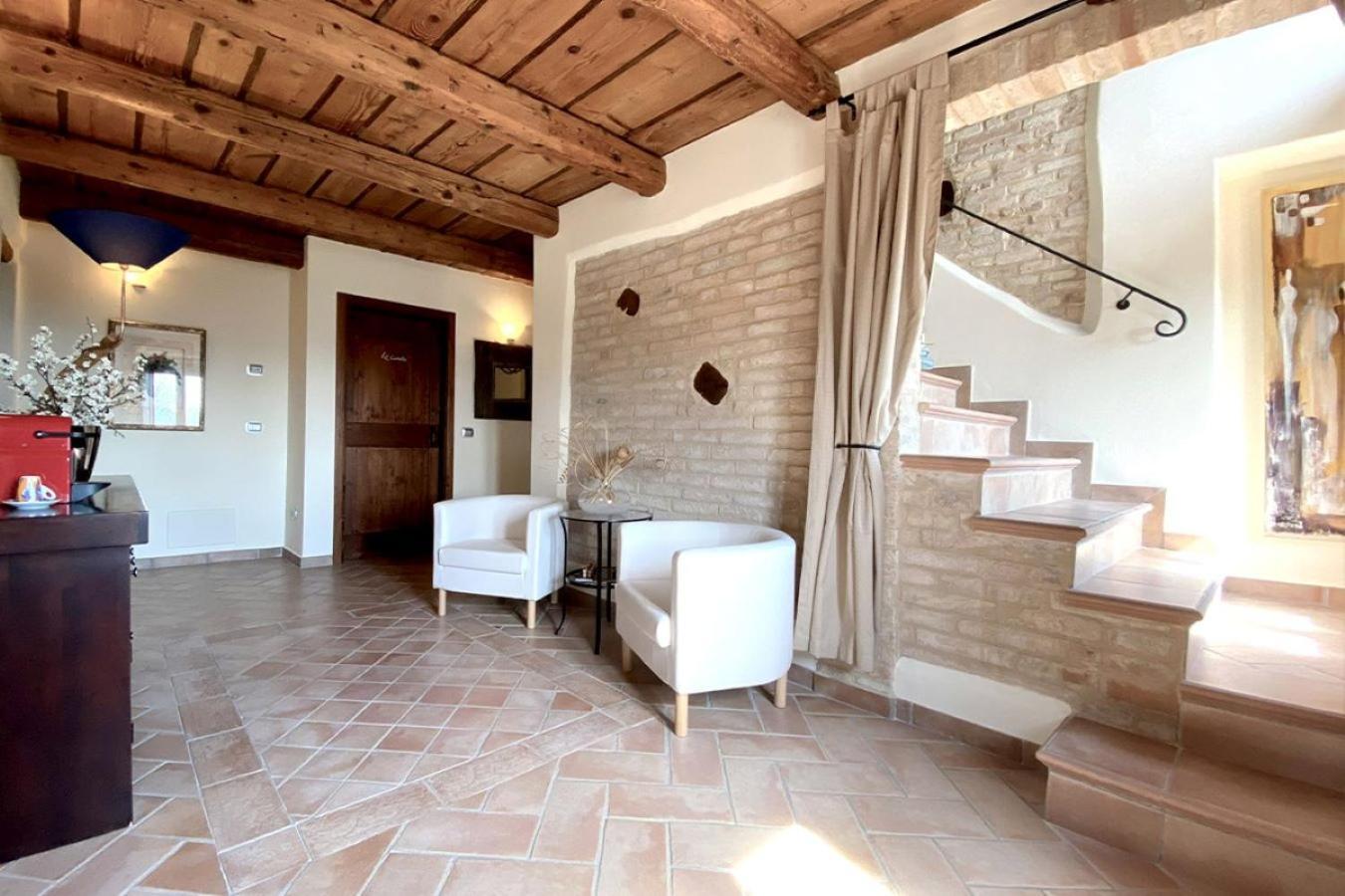 Bed And Breakfast La Vecchia Scuola Montefano Bagian luar foto